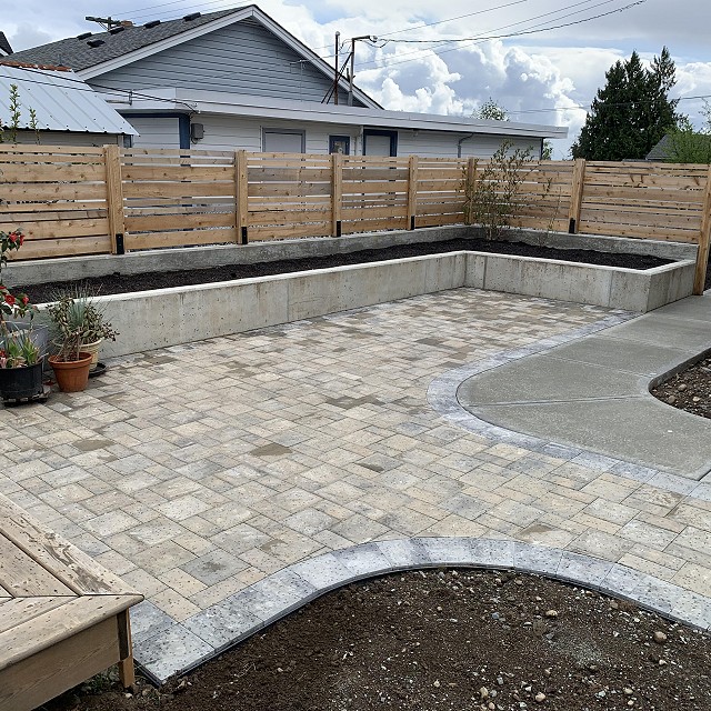 pavers-and-concrete-retaining-wall-2